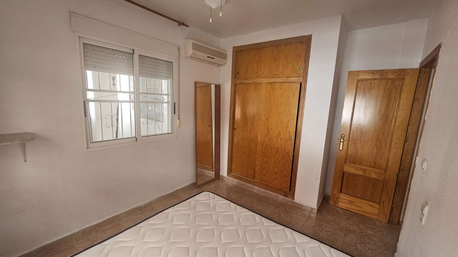 aPARTAMENTO CON GARAJE Y PISCINA COMUNITARIA