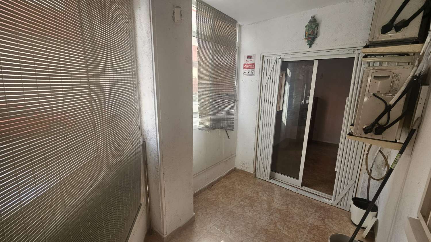 aPARTAMENTO CON GARAJE Y PISCINA COMUNITARIA