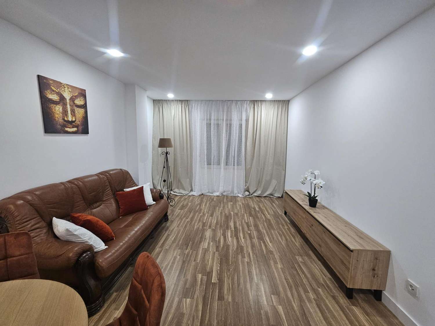 APARTAMENTO COMPLETAMENTE REFORMADO CON PISCINA