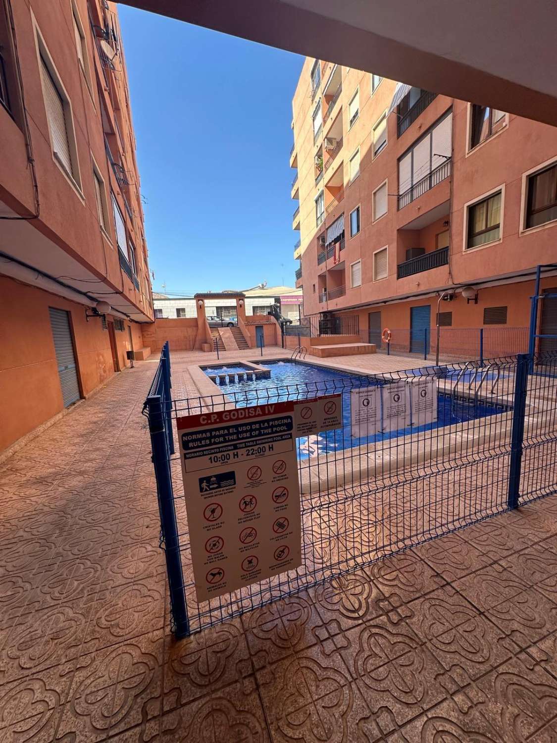 APARTAMENTO COMPLETAMENTE REFORMADO CON PISCINA