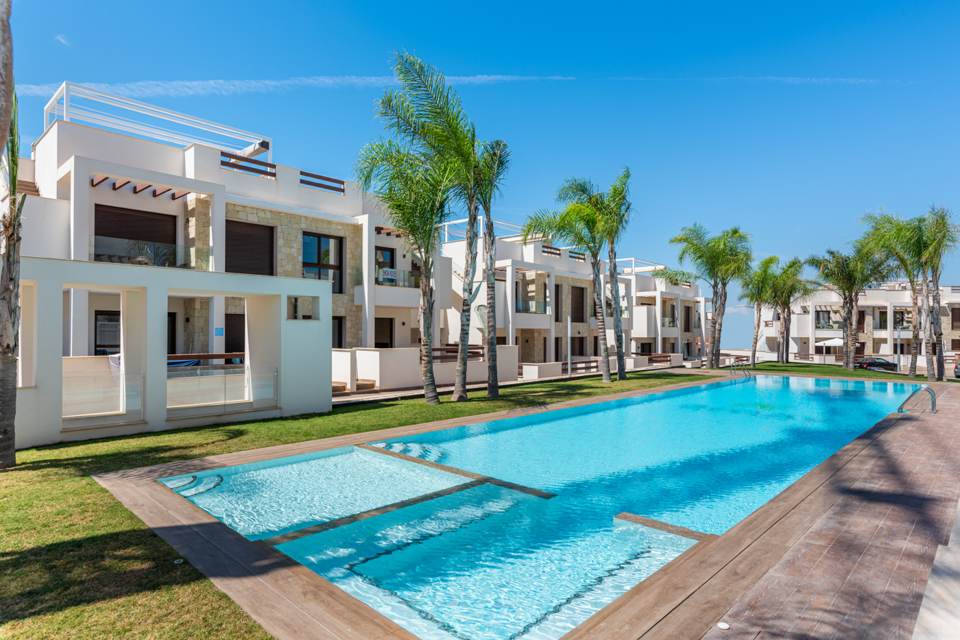 BUNGALOW EN RECIDENCIAL CERRADO CON PISCINA EN CONSTRUCCION