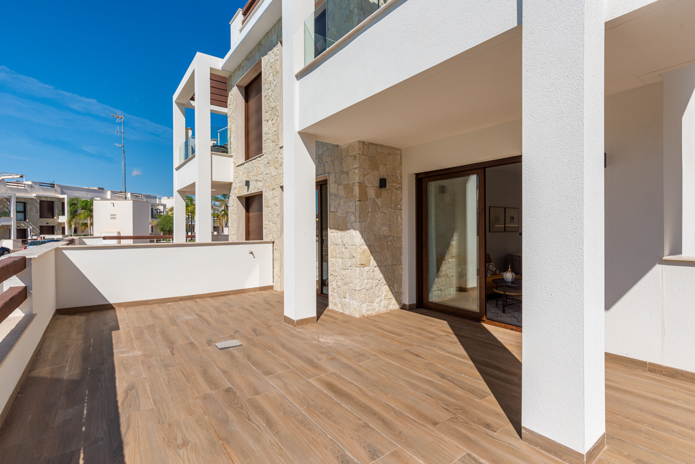 BUNGALOW EN RECIDENCIAL CERRADO CON PISCINA EN CONSTRUCCION