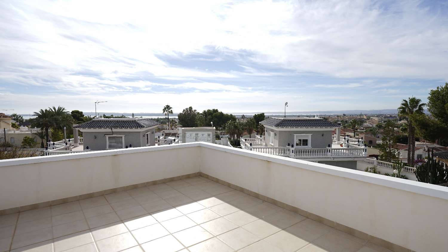 BAJADA DE PRECIO! VILLA EN QUESADA CON GRAN PARCELA - CON CITA