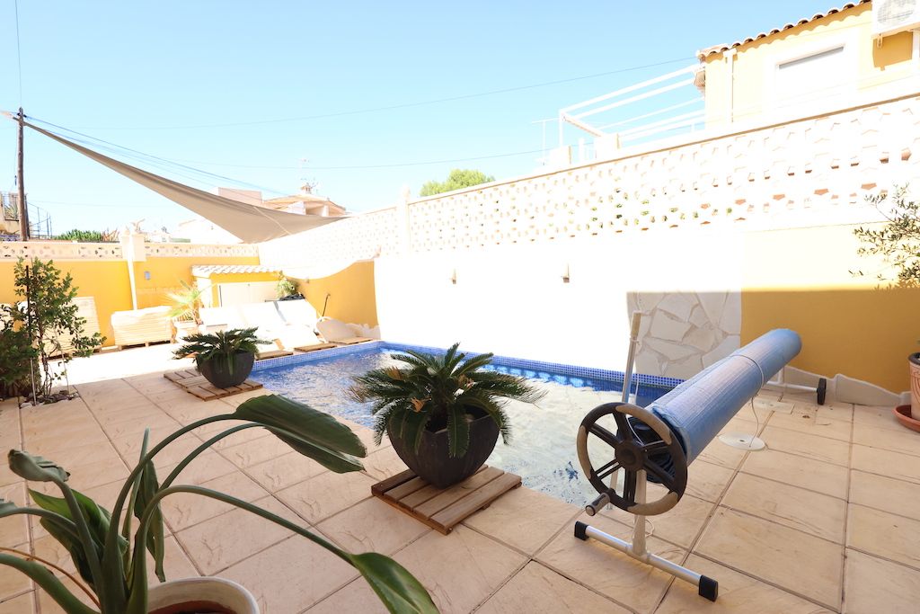 Chalet for sale in Orihuela Costa