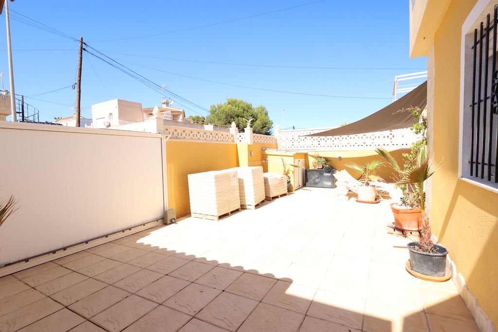 Chalet for sale in Orihuela Costa