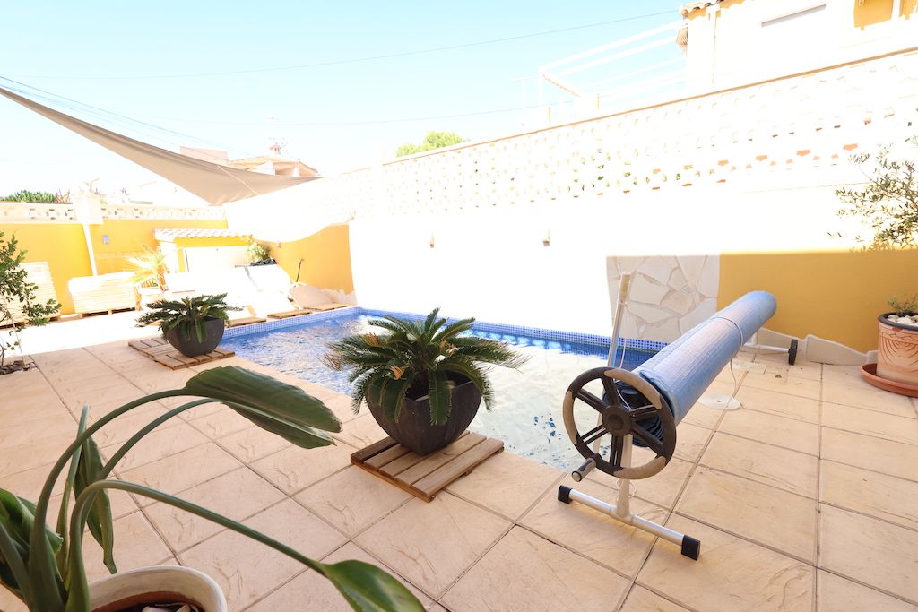 Chalet for sale in Orihuela Costa