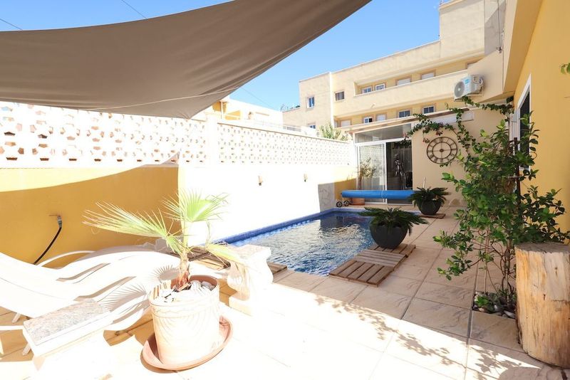 Chalet for sale in Orihuela Costa